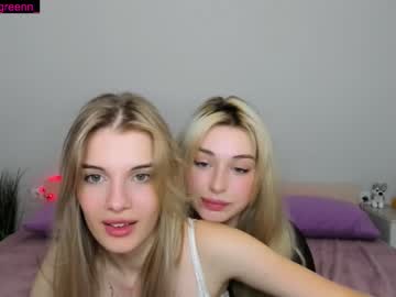 couple Mature Sex Cams with chloejjoness