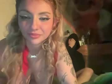 girl Mature Sex Cams with miavenomxo